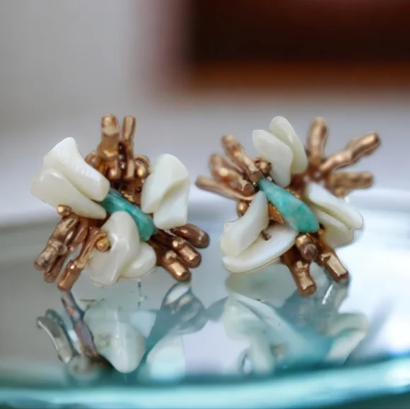 Vintage Miriam Haskell mother of pearl and amazonite coral branch earrings - Picture 2 of 13